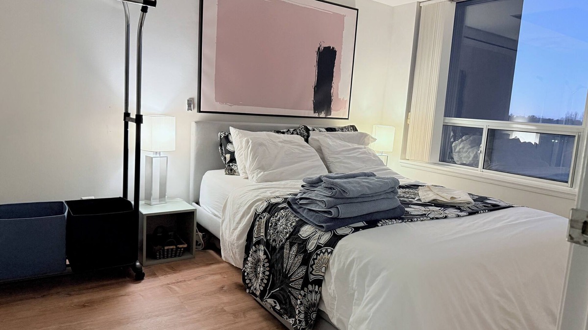 Willowdale Condo | Entire Cozy Apartment with free underground parking, tunnel access and pool