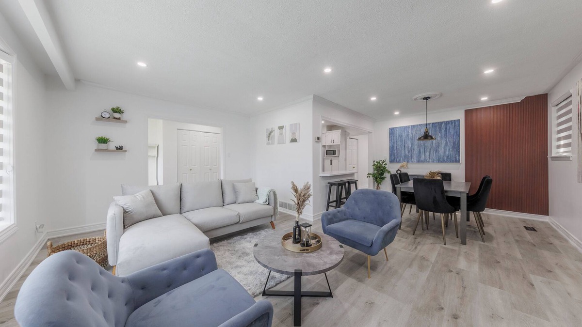 Ajax House | Entire Cozy Home | In-Ground Pool | Minutes to Lake & Waterfront Park