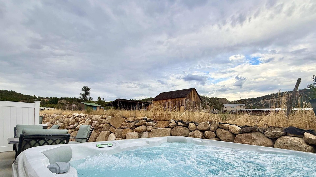 Glendale House | Entire Duplex near Zion with 2 hot tubs, sleeps 9
