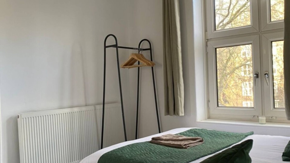 Stockwell Apartment | Entire Grand Apt - Centrally Located - Long Stay Discount - Parking