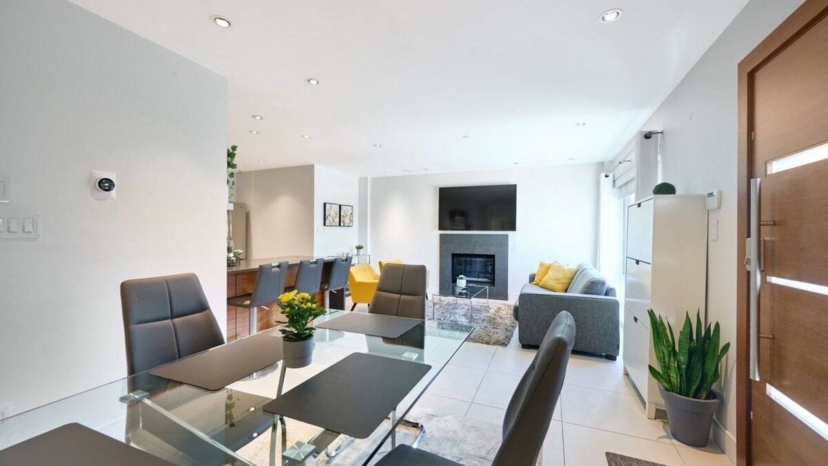 West Vancouver House | Entire guest suite - 5 min from the beach