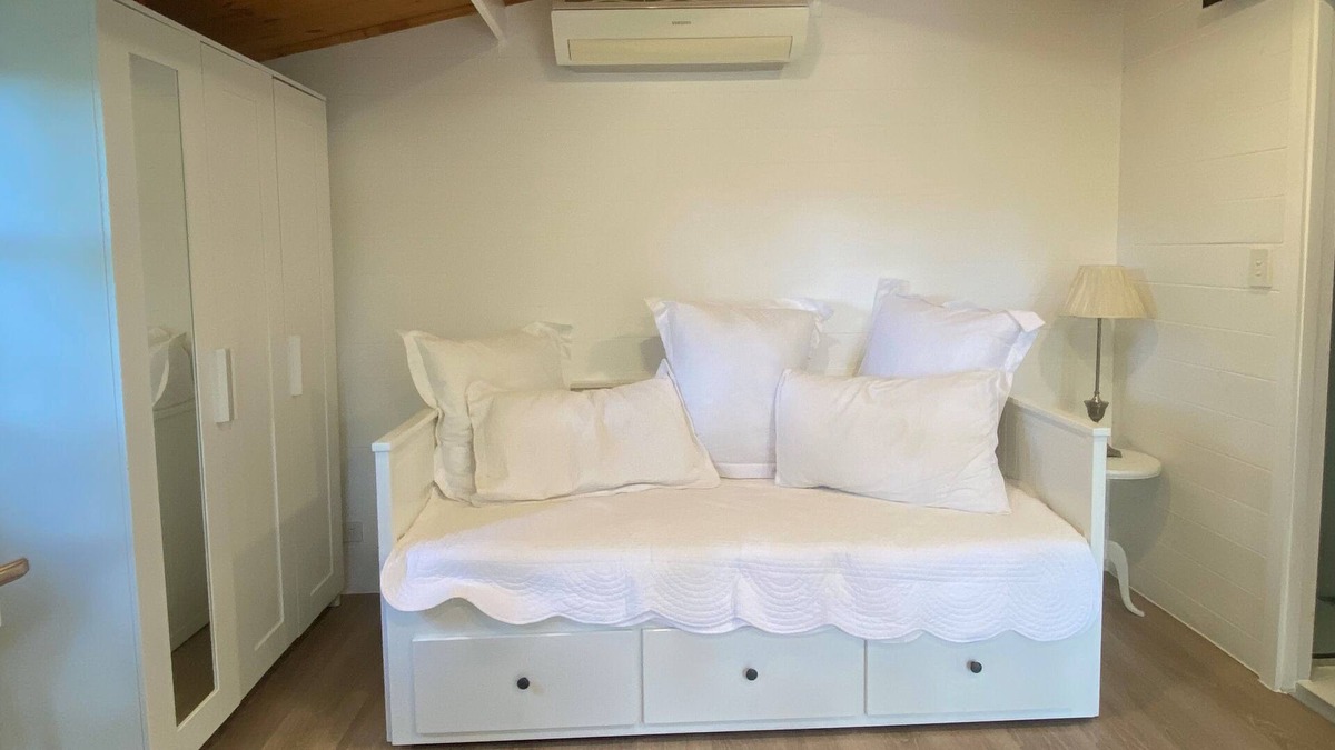Castle Hill Apartment | Entire guesthouse hosted by Jaz