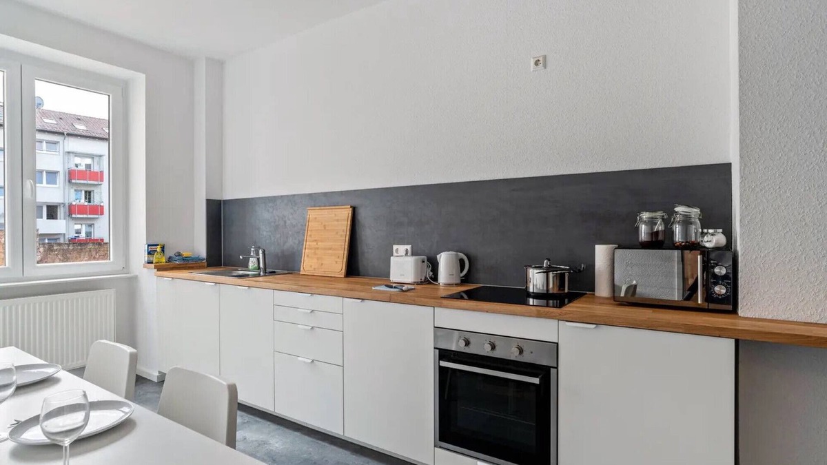 Pforzheim House | Entire 'Hallerstraße' Unit with 4 Apartments, Balcony and Wi-Fi