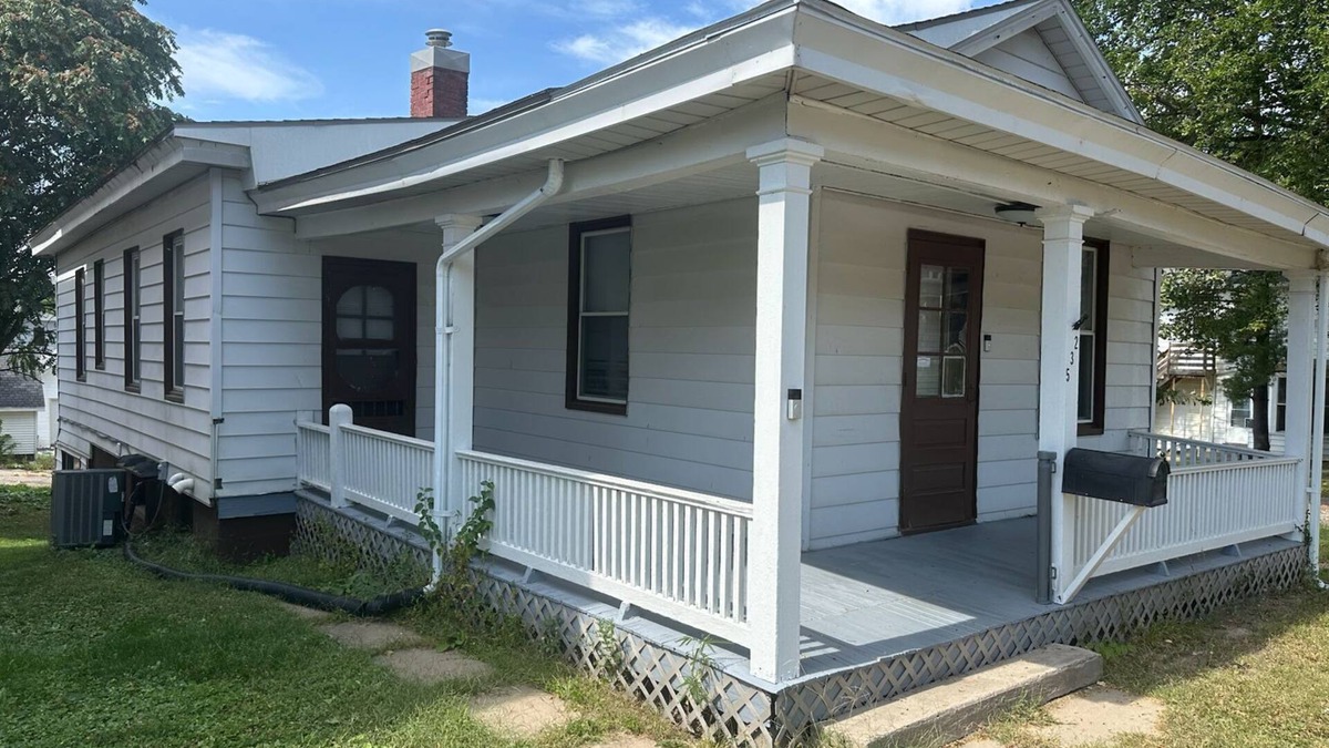 Burlington House | Entire Home for Families or Groups – Near Downtown