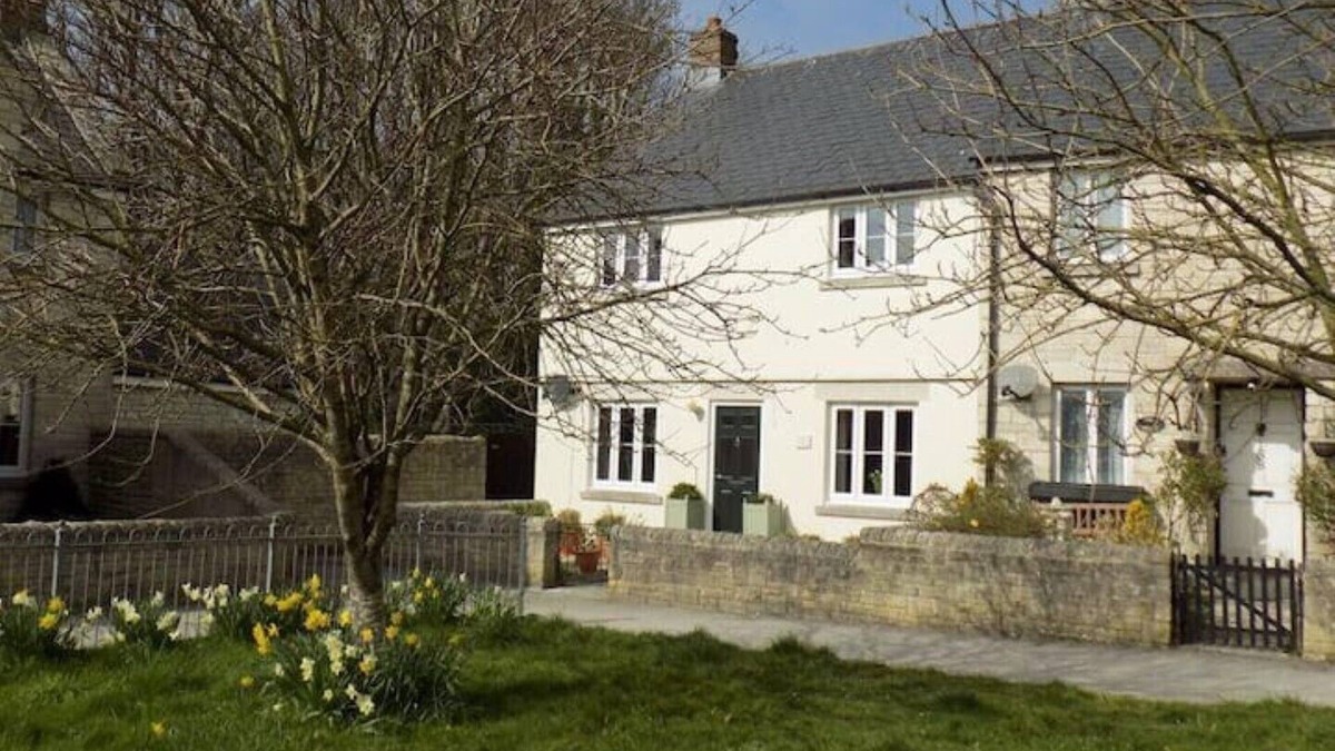 Isle of Portland House | Entire home hosted by Lisa