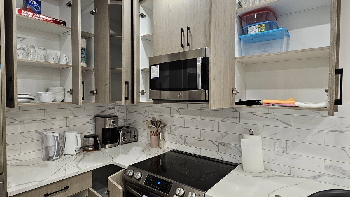 Sage Hill Apartment | Entire Home in Northwest Calgary -Close to Airport/Amenities/Banff