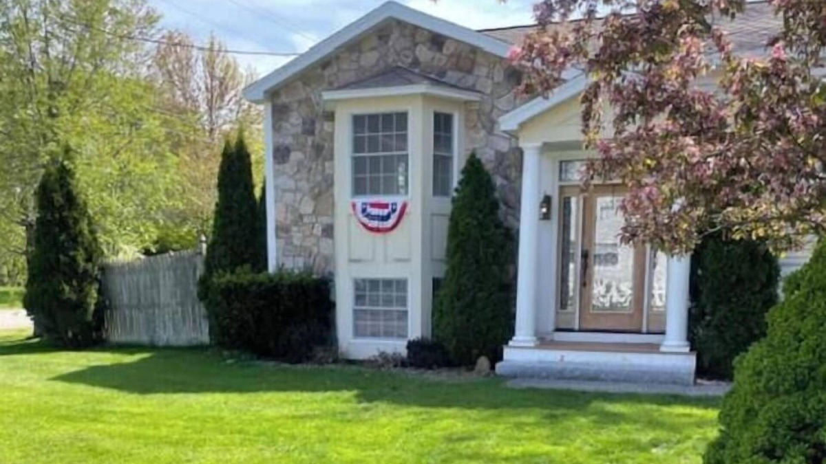 Southern Coast House | Entire Home In Saco Maine + GYM 3.5mil to Old Orchard Beach. Coastal Retreat!