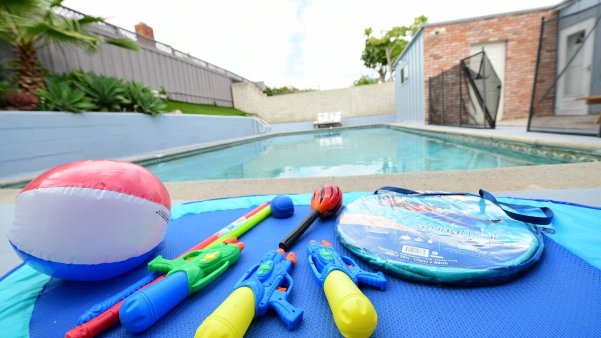 Serra Mesa House | Entire home, Pool, Free Parking, WiFi, Pets are allowed