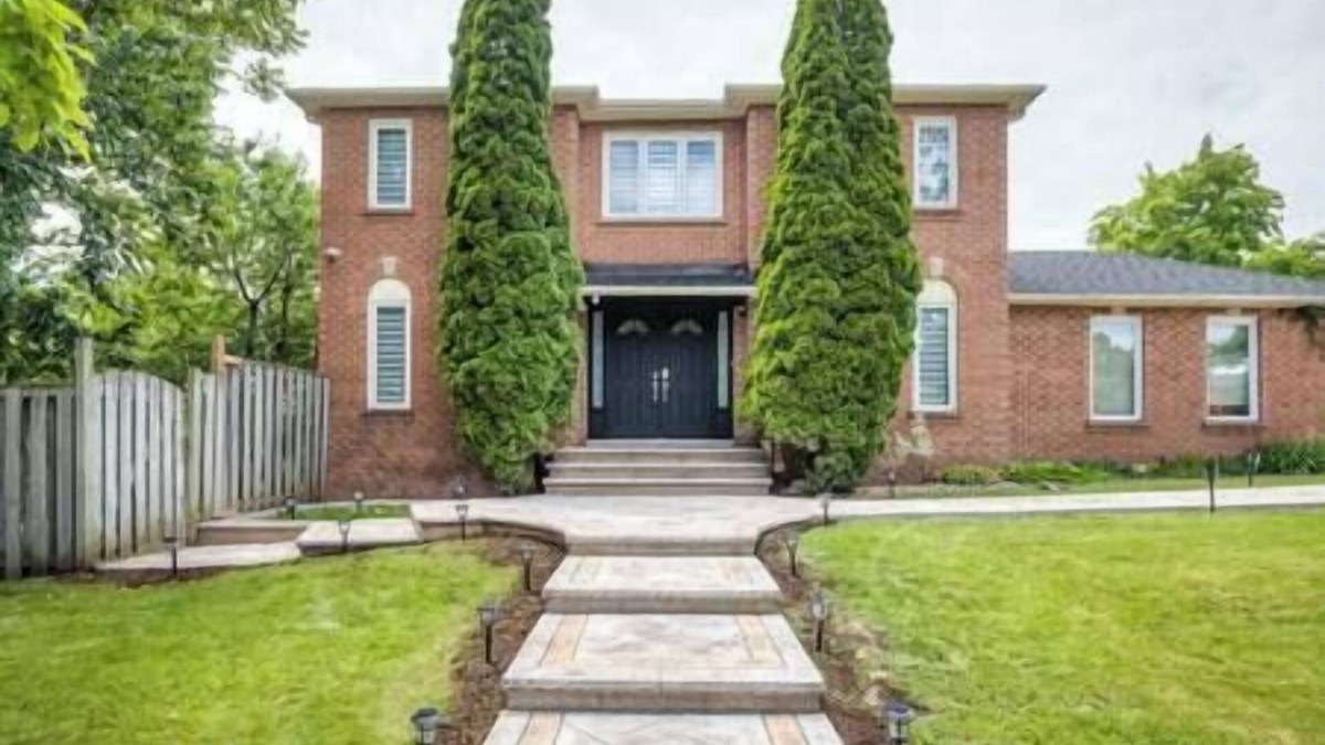 Whitby House | Entire Home | Toronto Hub | Therma SPA | 12 Guests