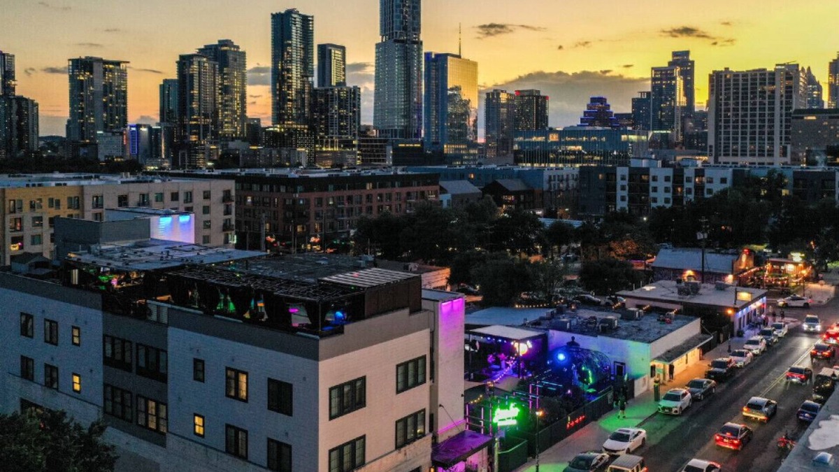 East Cesar Chavez House | Entire Hotel on 6th: 23 Bedroom, Huge Event Space