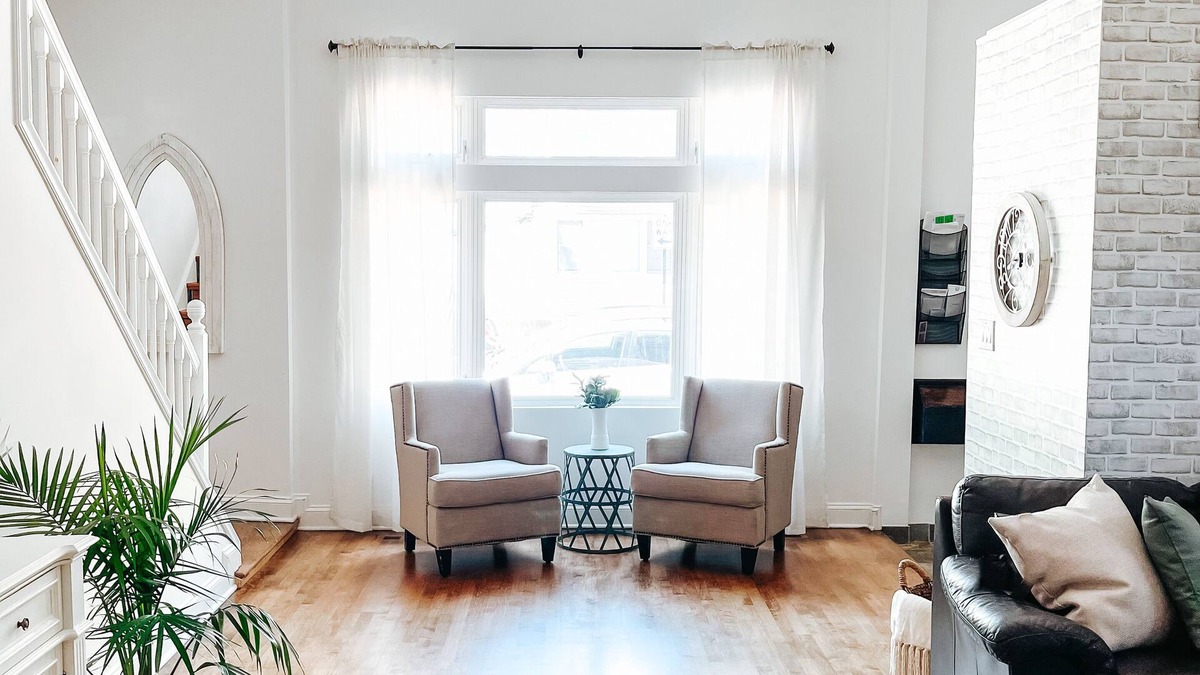 Lakeview House | Entire house 1 city block from Wrigley Field.