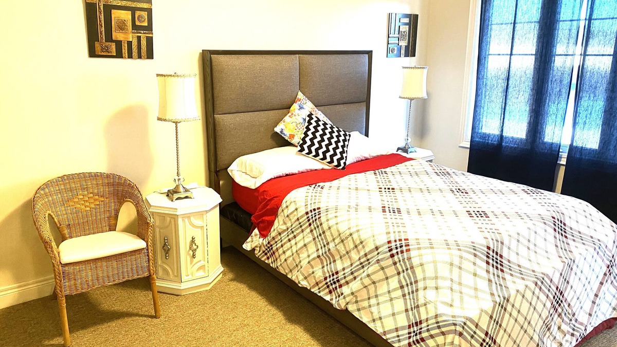 Welland House | |ENTIRE HOUSE | 3 BED | MINUTES TO NIAGARA FALLS |BROCK AND NIAGARA COLLEGE|