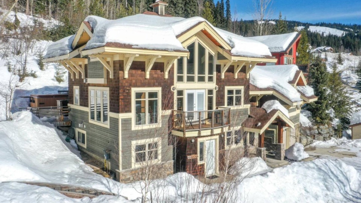 Sunburst Estates House | Entire house, Close to ski lifts and ALL amenities, fully equipped
