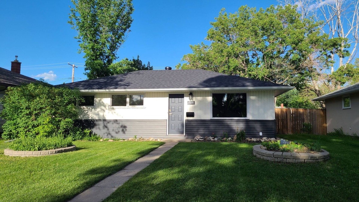 Regina House | ENTIRE house for yourselves - NO basement sharing!