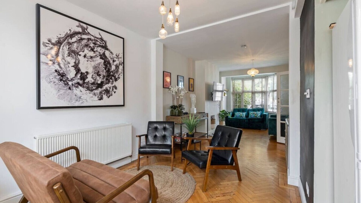 Wimbledon Park House | Entire House sleeps 8 with free parking