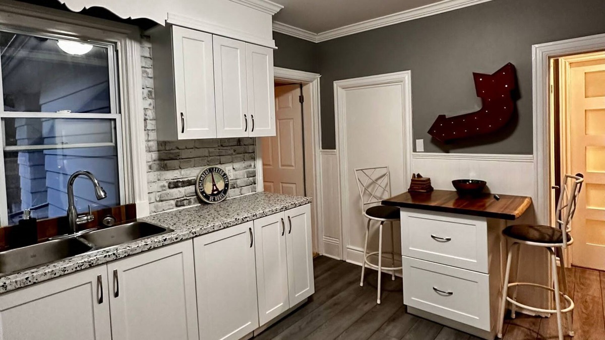 Inner Harbour House | Entire house with backyard in downtown Kingston
