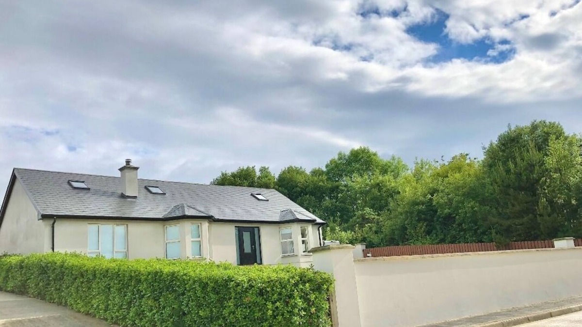 Carndonagh House | Entire Irish Countryside Bungalow at the Heart of the Wild Atlantic Way!
