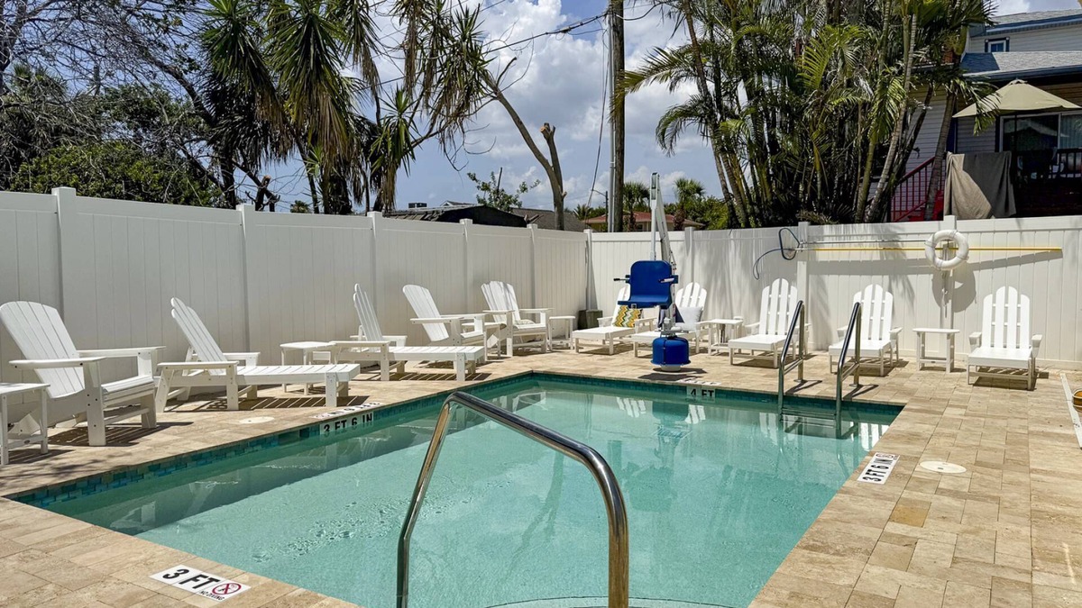Madeira Beach Cottage | Entire Island Paradise Cottages – Heated Pool, Tiki Hut, Walk to Beach, 8 Units, Sleeps 30