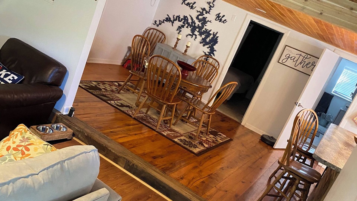 Jenkins Cabin | ENTIRE Lake cabin 17 miles from SilverDollar City. Very private! Request video