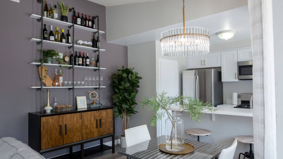 Paramount Condo | Entire Los Angeles 2BR/2BA apartment - @SoCalSuite