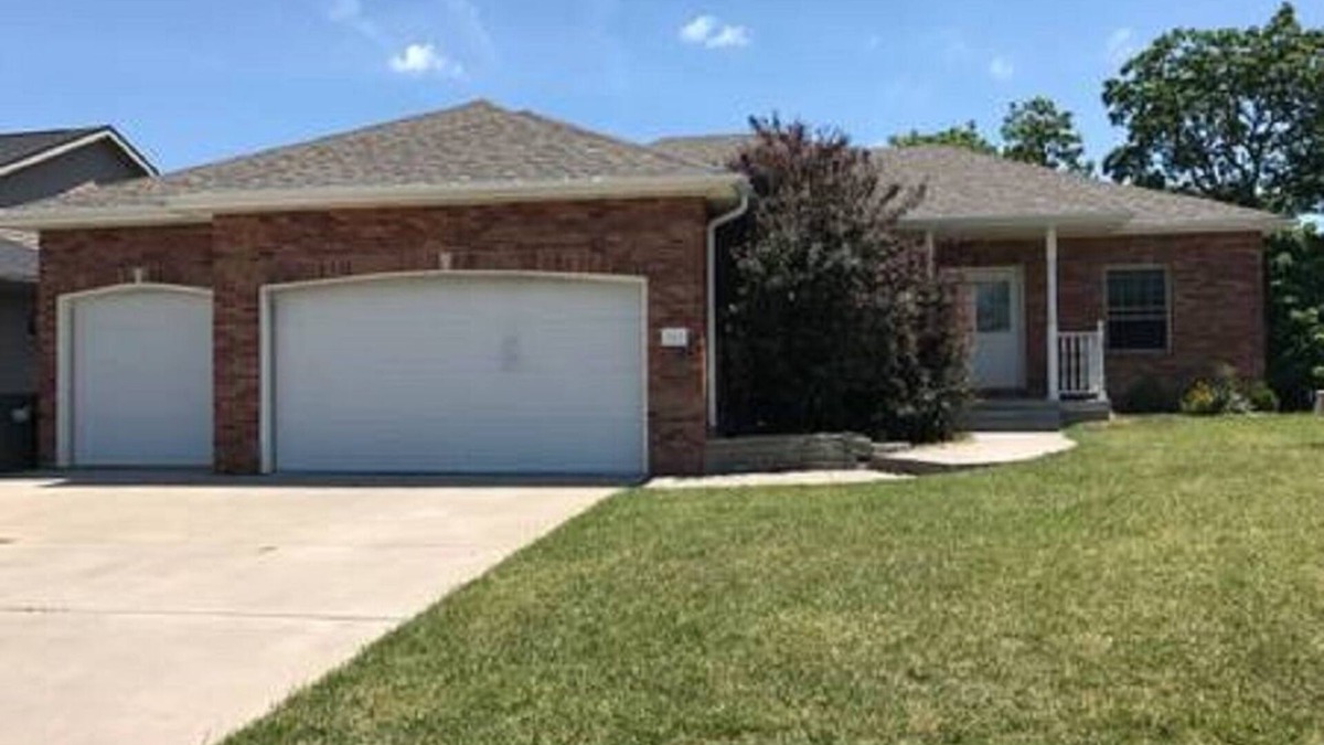 Lincoln House | Entire Luxury Single-Family Home in Upscale Neighborhood & Convenient Location