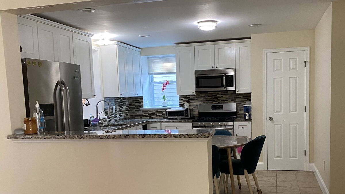Manayunk House | Entire minimalism style 3 bedroom single house in bala cynwyd no cleaning fee