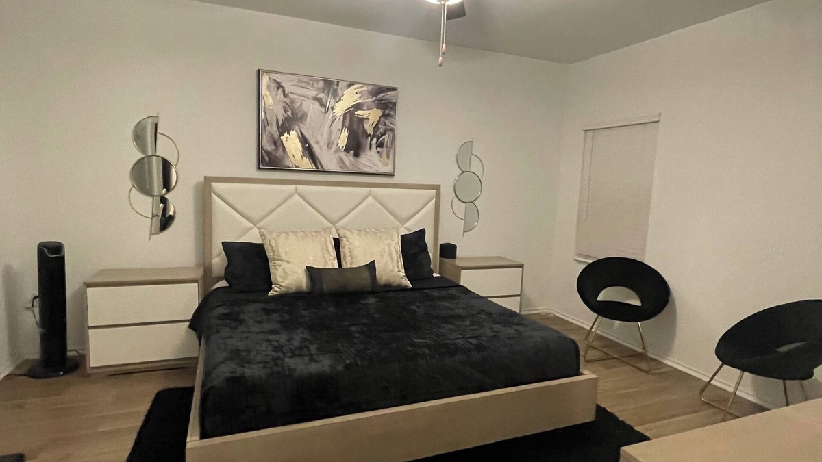 Del Valle House | Entire modern home, 4BR/2.5B, Near Airport & COTA