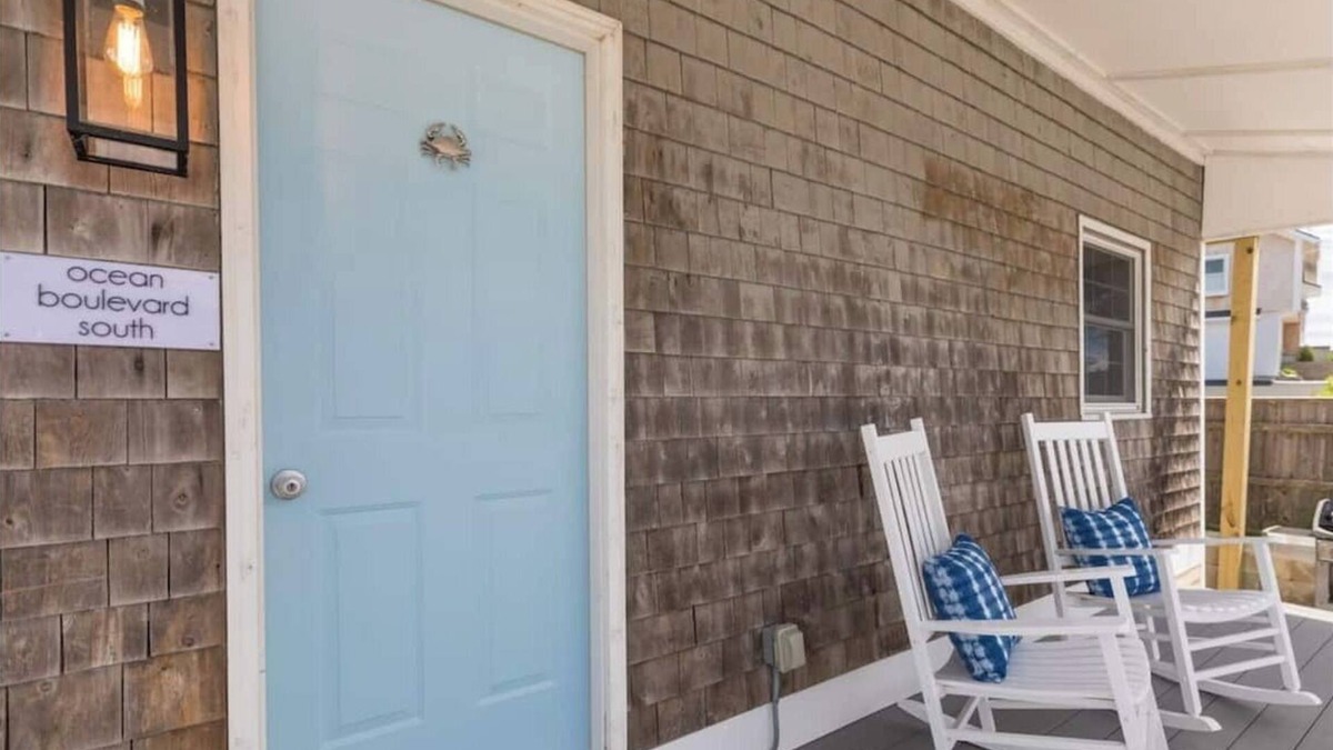 Rye House | Entire Ocean Boulevard property, steps to beach!