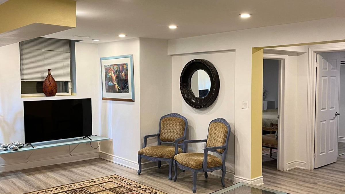 Central Erin Mills House | Entire Place - 3BR/3Beds/2WR