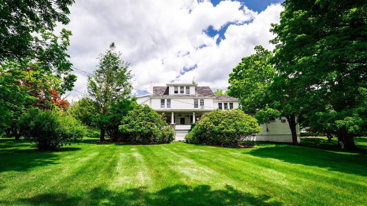 East Stroudsburg House | ENTIRE PRIVATE B&B SLEEPS 23 IN POCONO MOUNTAINS PA