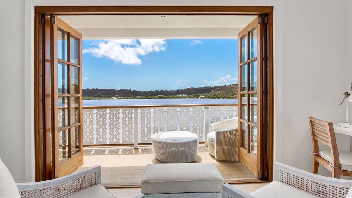 Sandy Ground Villa | Entire property for big family holidays - steps away from the beach