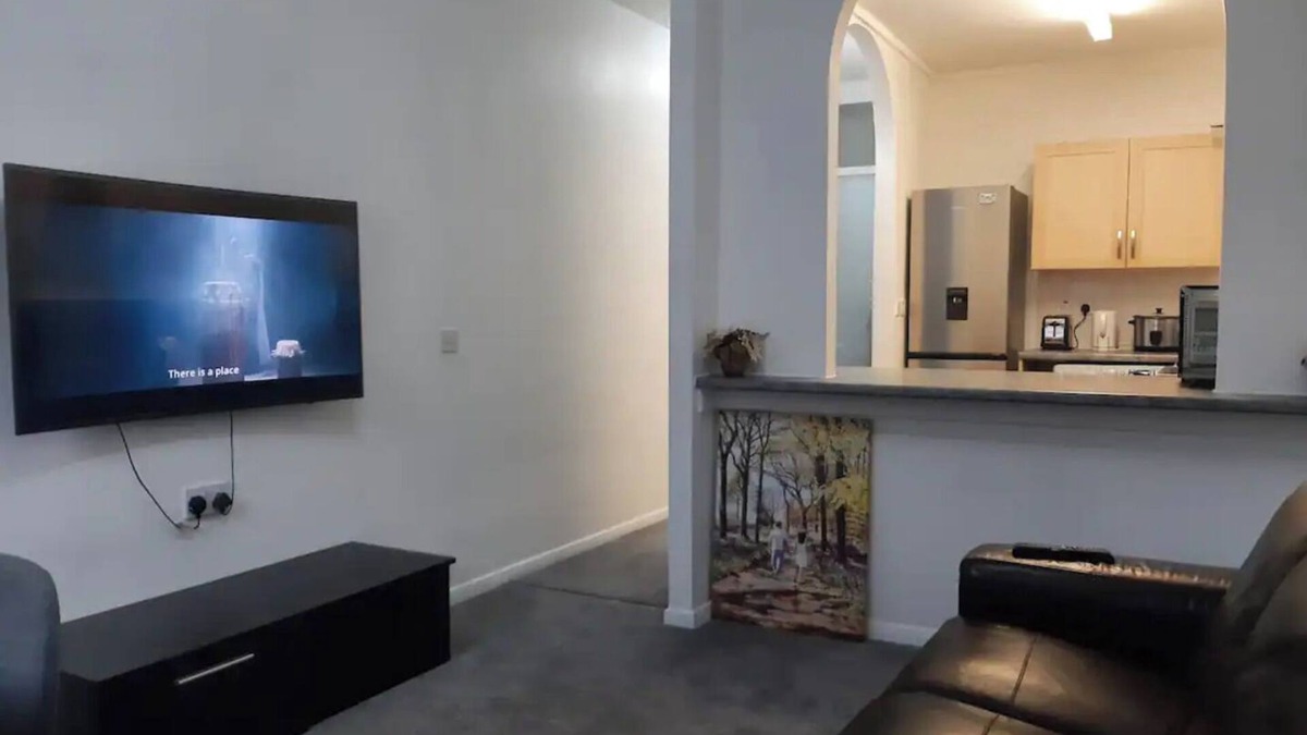 Manchester House | Entire Rental, Easy Reach to Etihad Stadium