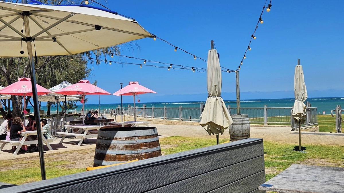 Alkimos Apartment | Entire rental unit in Alkimos, Australia. 3 min walk to the beach.