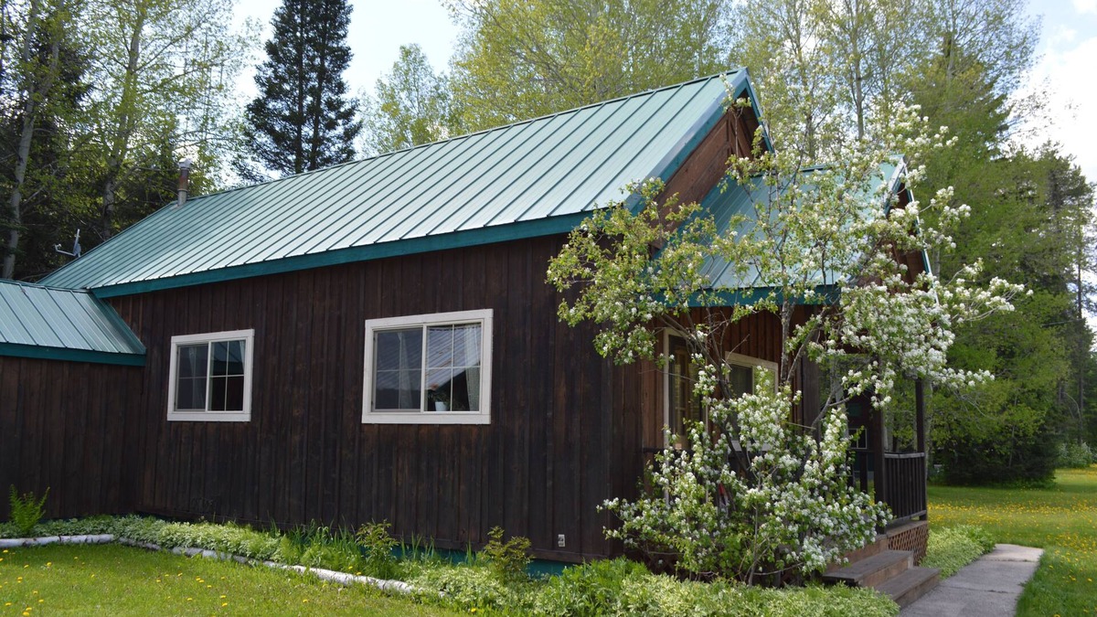 Pinnacle House | Entire Rustic House Close to Glacier Park Vacation