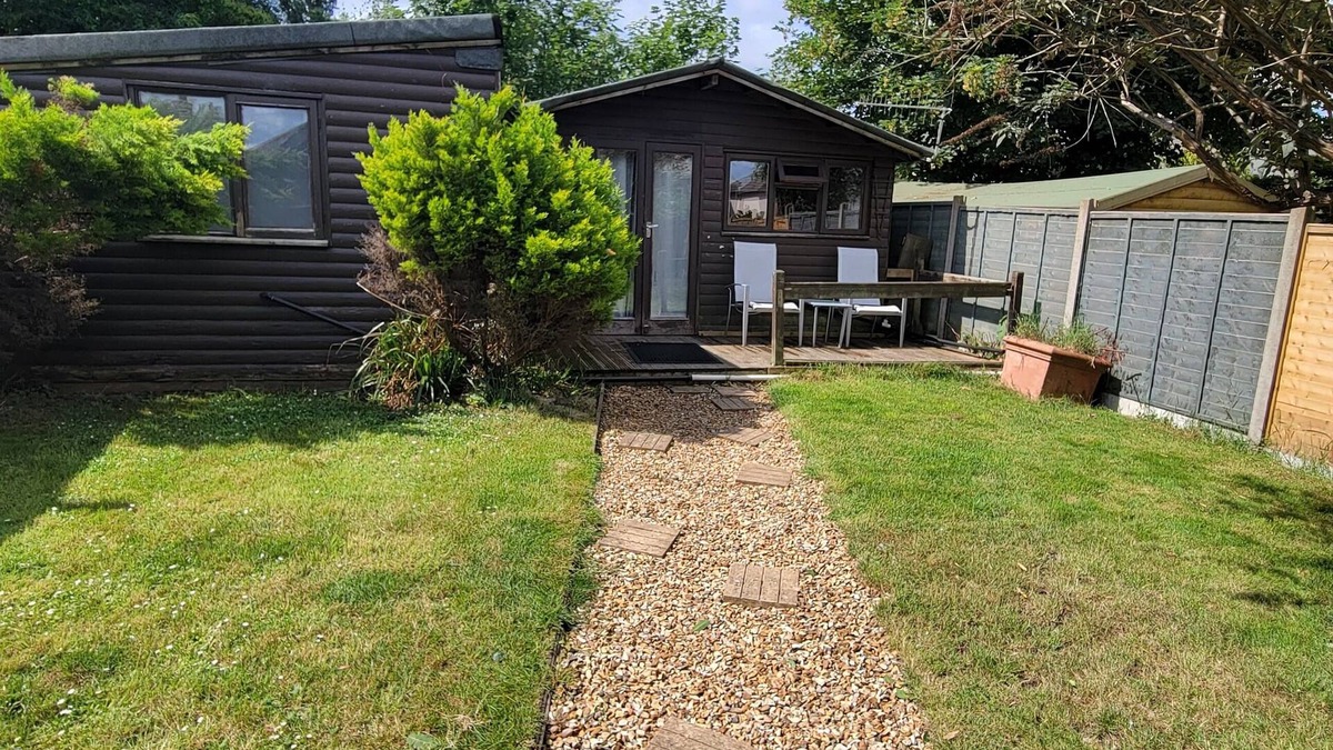 Bournemouth Cabin | Entire Spacious Cabin with Private Garden