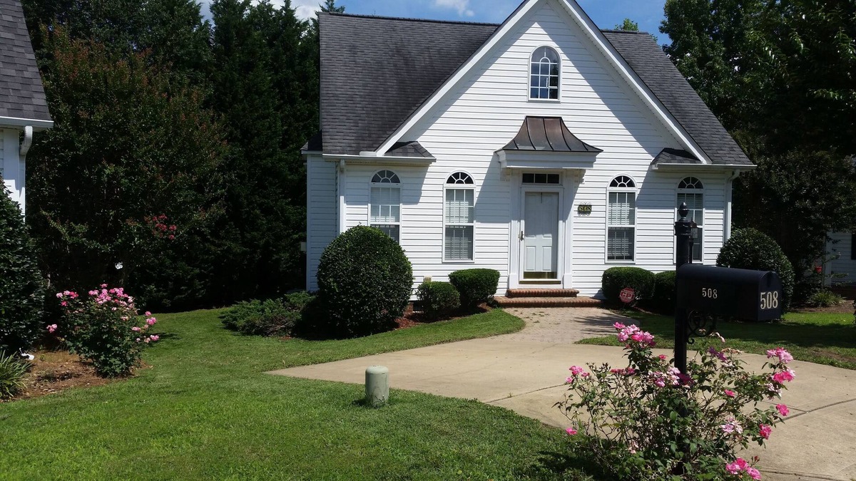 Fuquay-Varina House | Entire tidy and cozy 2/1 home in prime location