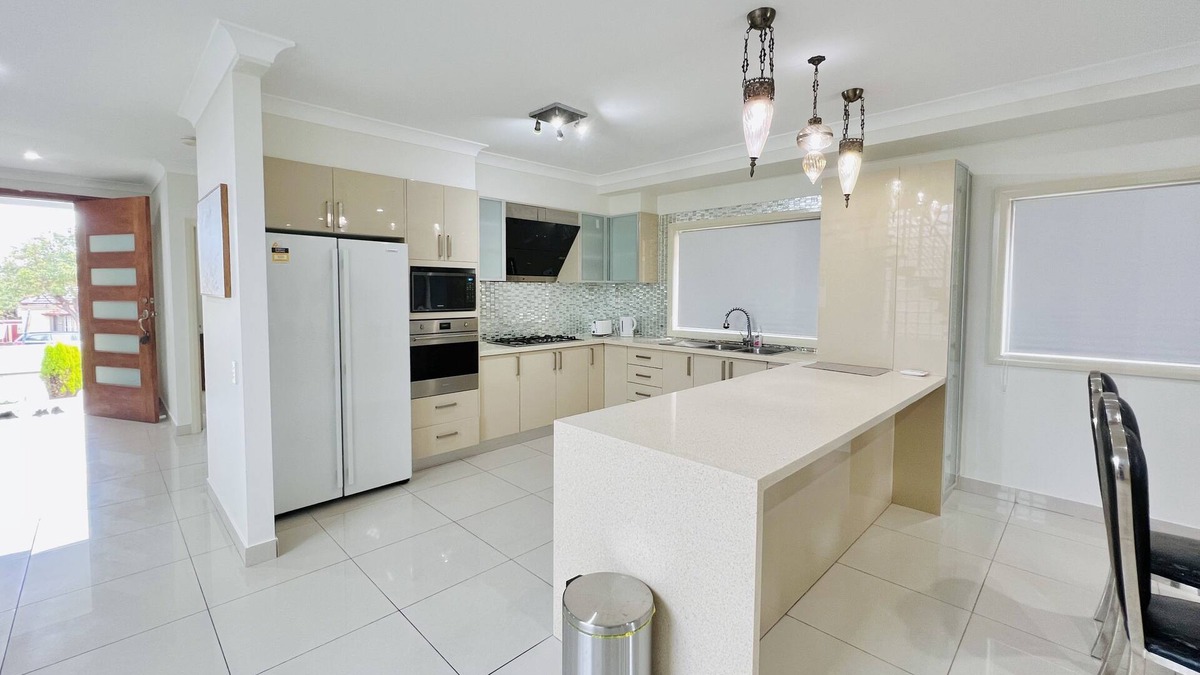 Lakemba House | Entire Top Level of House 7 beds, 3 bathrooms 4x Large rooms