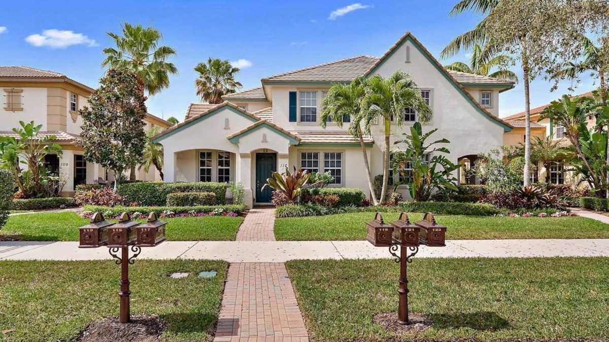 Palm Beach Gardens House | Entire Townhouse gorgeous clean -Palm Beach 2Bed/2Bath w/garage.
