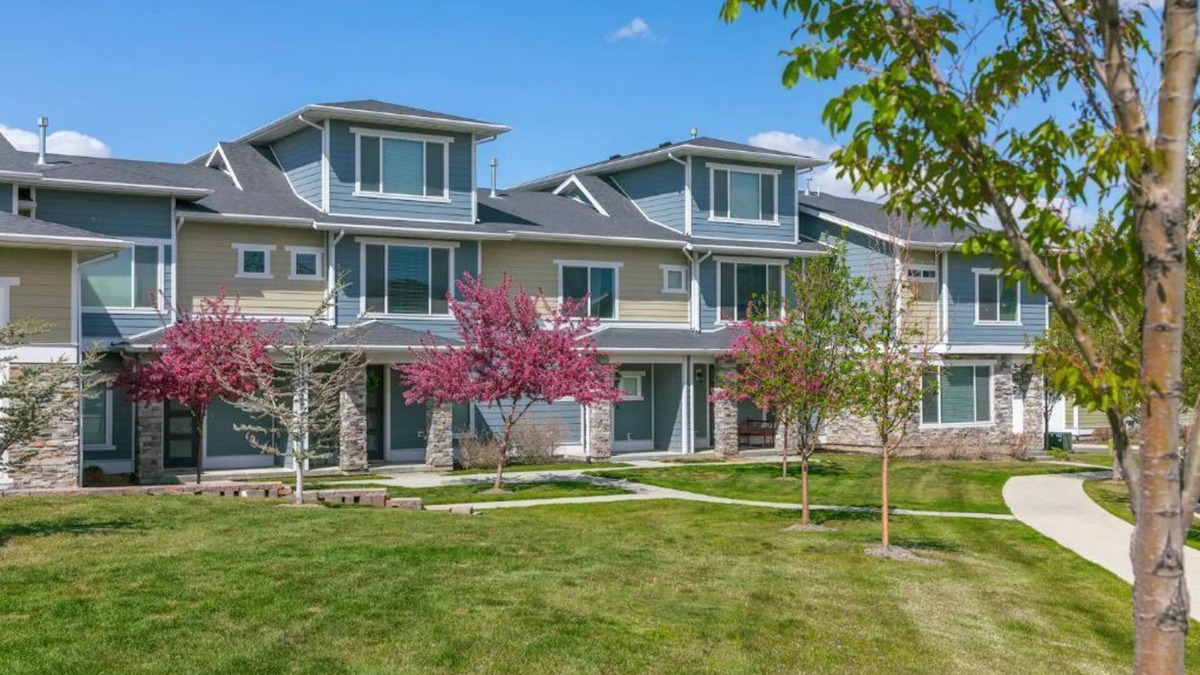 South Jordan House | Entire Townhome “Legends Retreat” Clean + Modern
