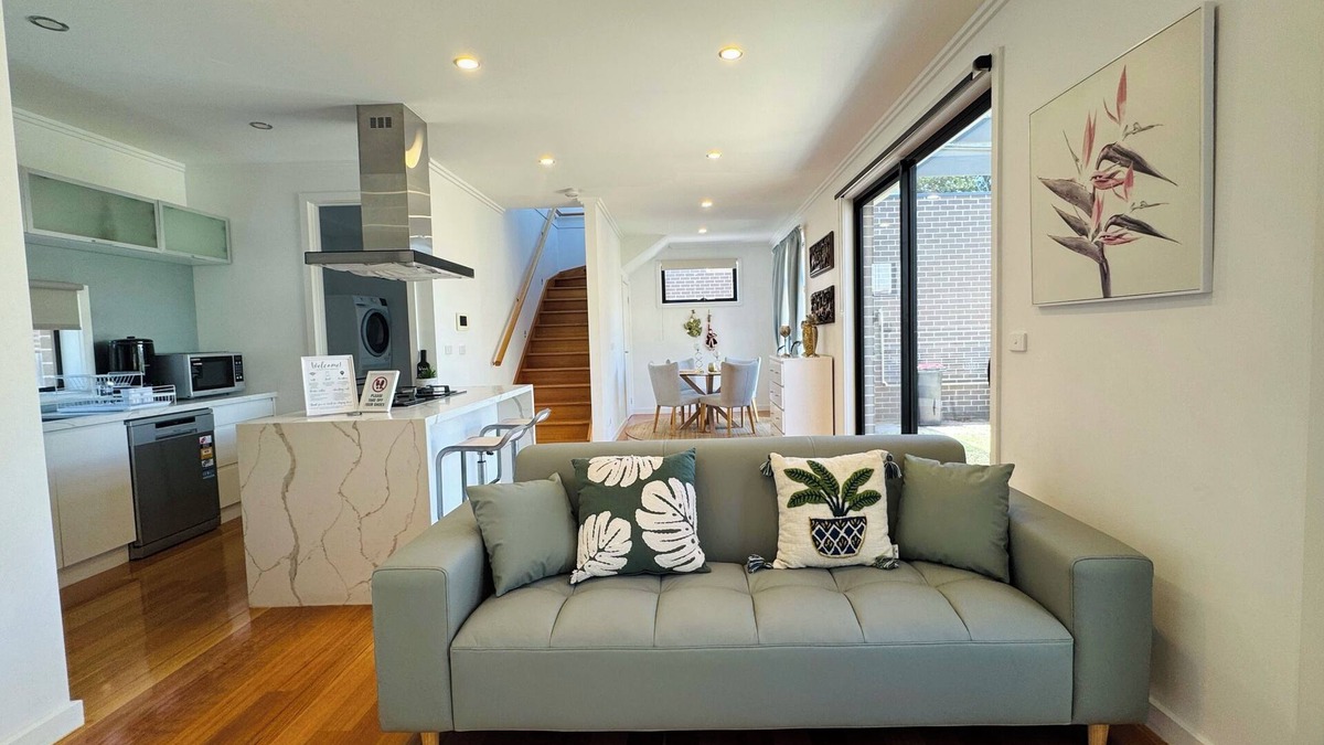 Glen Waverley House | Entire Townhouse