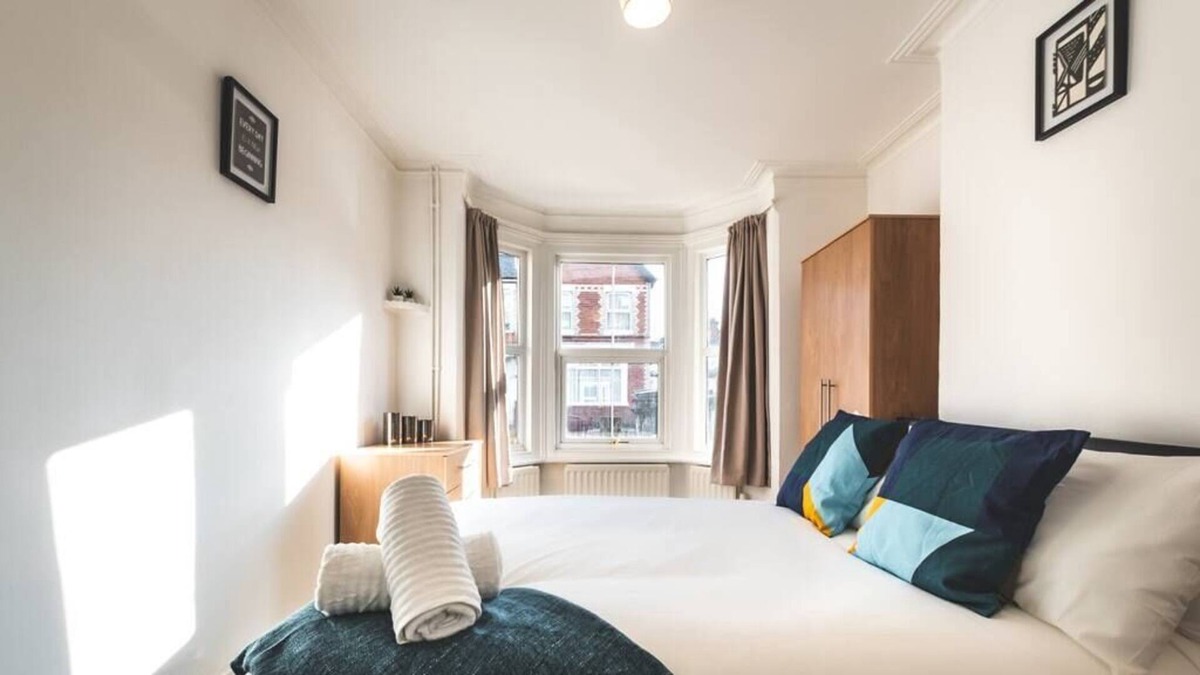 Reading House | Entire townhouse w/ 6 spacious bedrooms