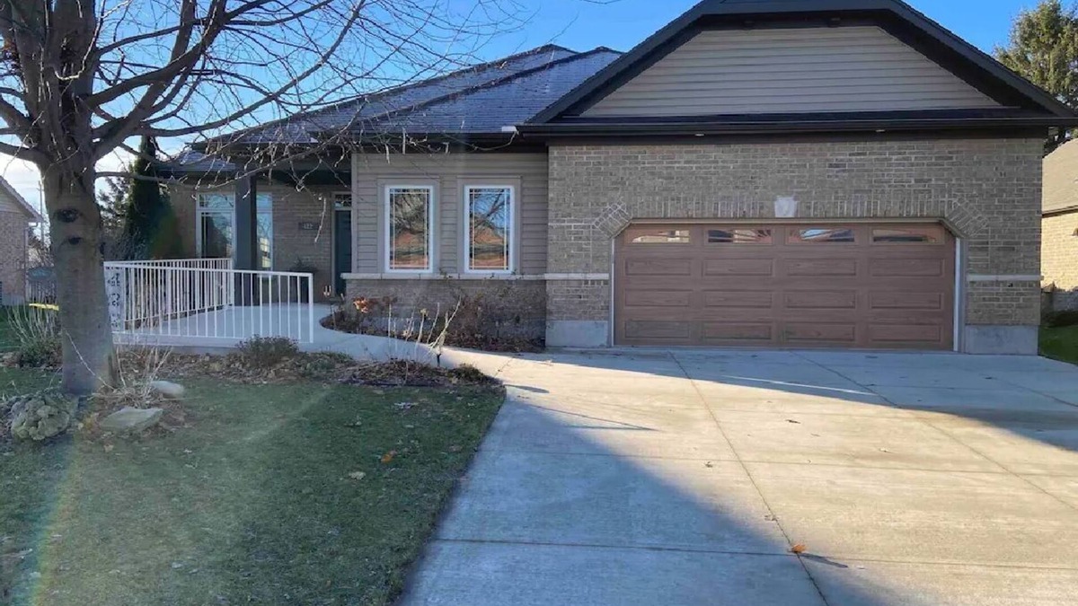 Port Elgin House | Entire Vacation Home with 5 Bedrooms & 3 Bathrooms