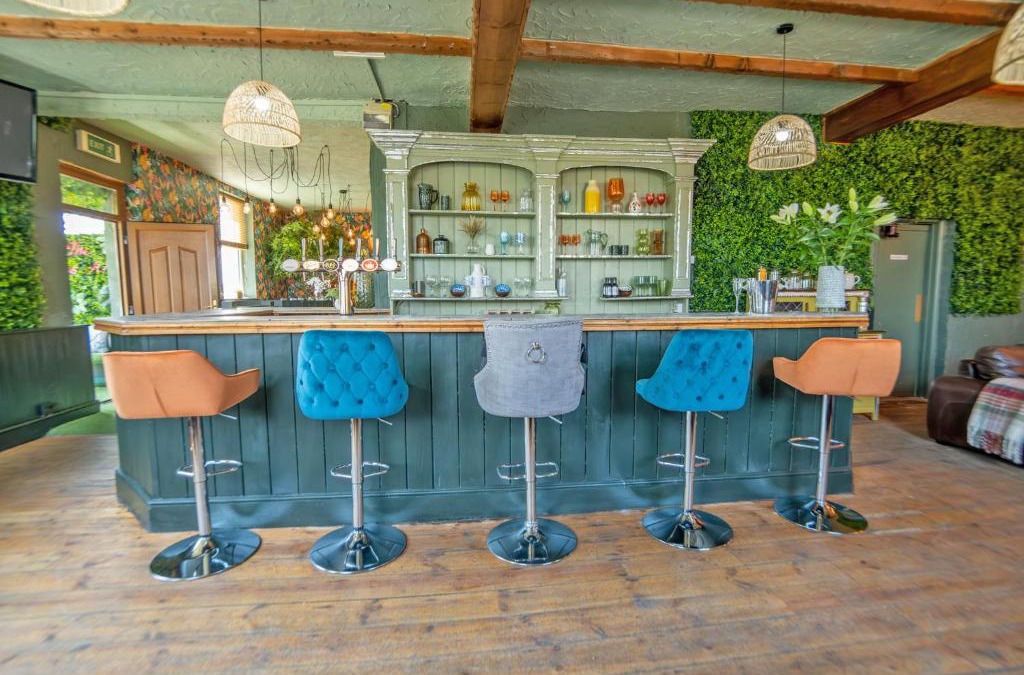 Coelbren House | Entire Venue with Accommodation Sleeps up to 19 - Waterfall Country Escape Wales