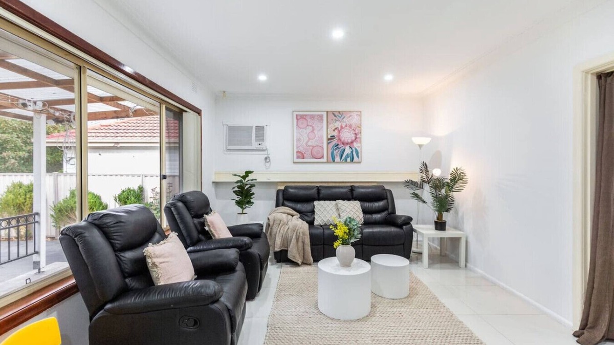 Dandenong North Villa | Entire Villa at North Dandenong