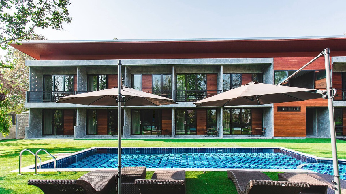 Chang Phueak Villa | Entire Villa · Stucco Loft Residency, 18 Bedrooms with Balcony & Pool, 36 Guests