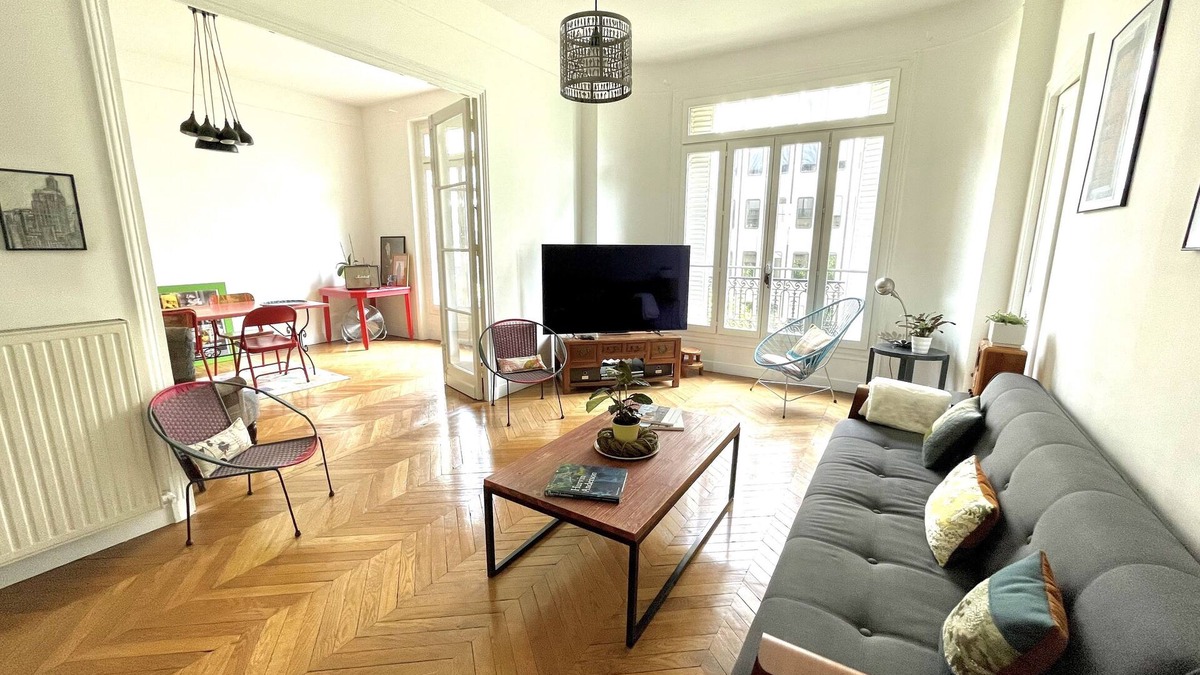 Porte-Saint-Martin Apartment | Enzo's legendary appartement