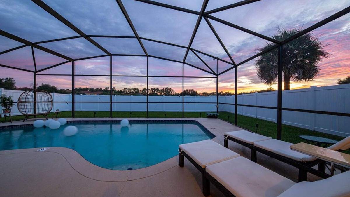 Lindfields House | Epcot themed, near disney, private pool and sunset view
