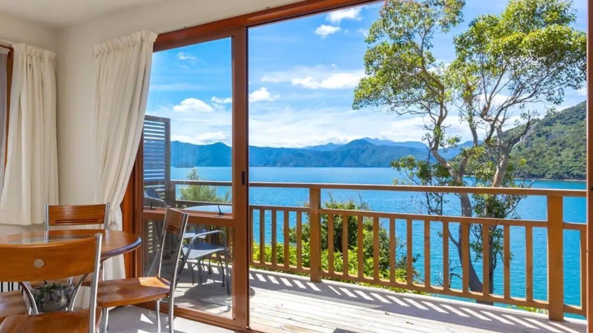 Whatamango Bay Cottage | Epic view Whatamango Bay waterfront cottage