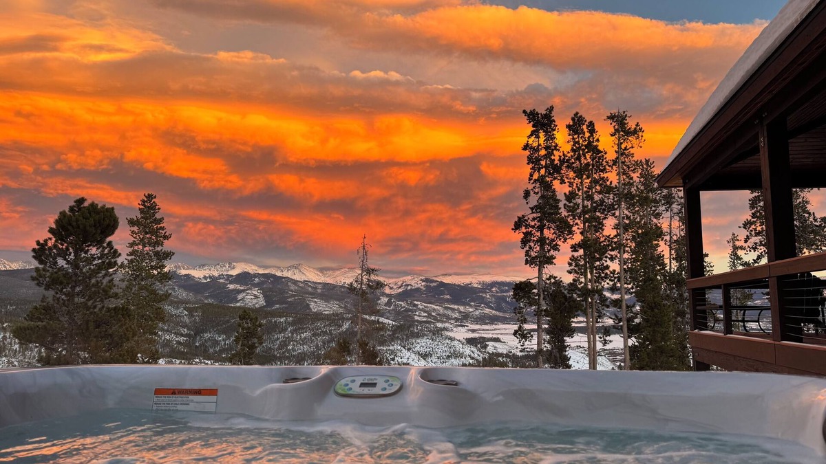 Granby House | Epic Views! Luxe Cabin near RMNP, Trails & Fishing, and #1 Ski Resort in US