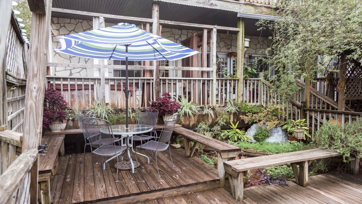 Canyon Lake Bed & Breakfast | Equinox Inn at Canyon Lake